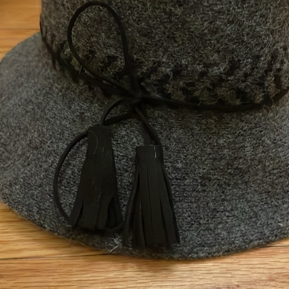 Stylish Wool Winter Hat - Picture 2 of 5